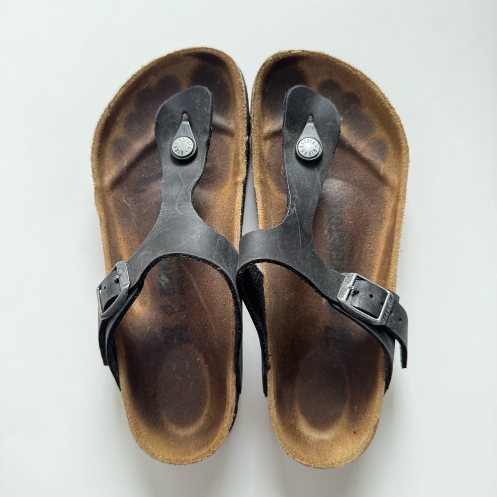 Birkenstock Gizeh Sandal in dark brown. Size: 37 - Picture 1 of 13